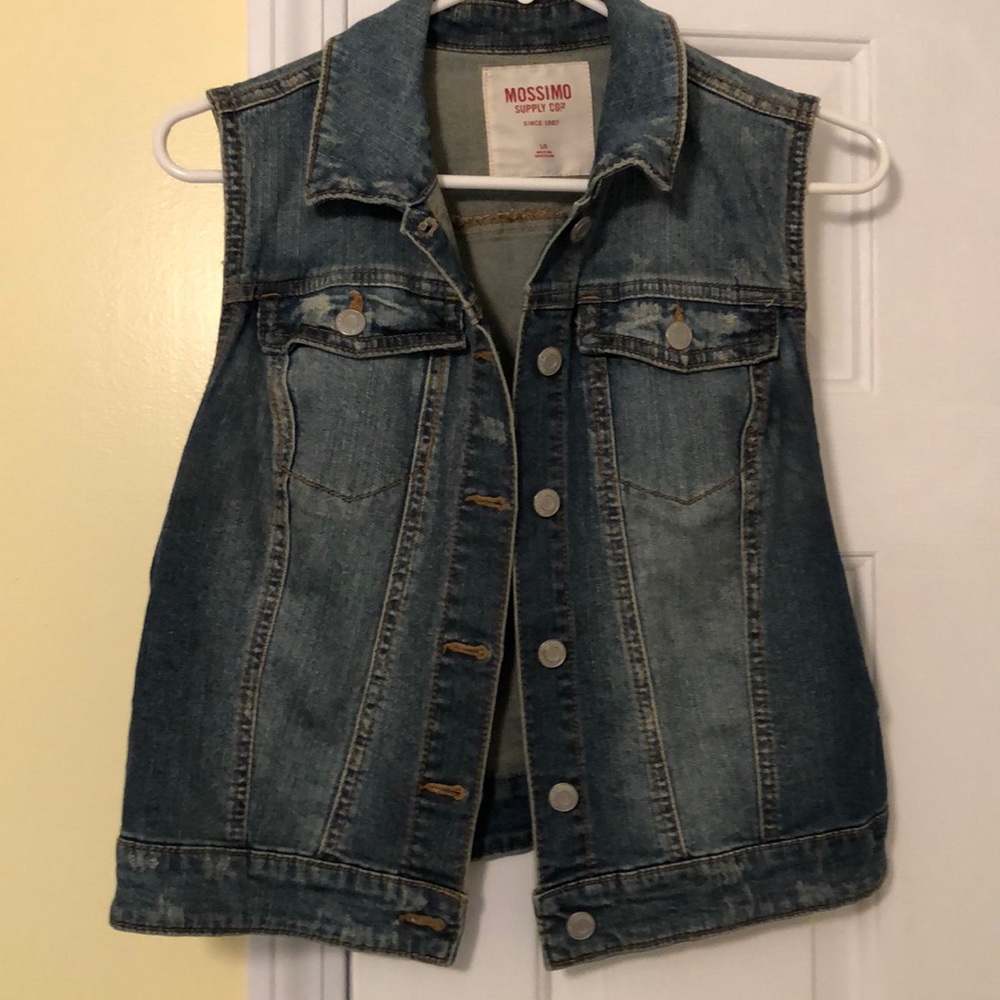Sleeveless jean jacket